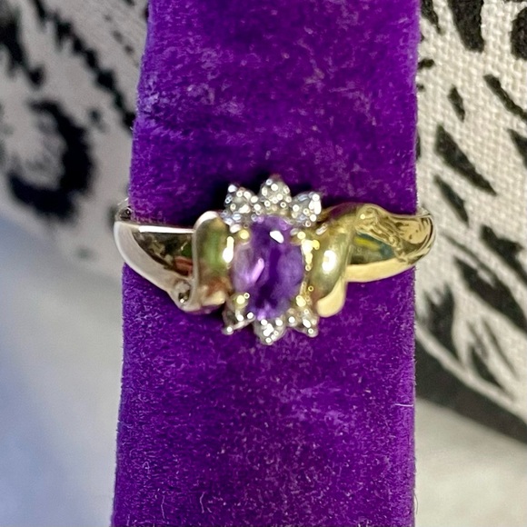 10K Gold Ring with Purple Stone - Picture 1 of 4